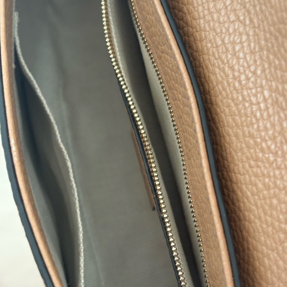 Gucci SoHo Disco GG Crossbody Flap Camelia Beige bag - Picture 15 of 16